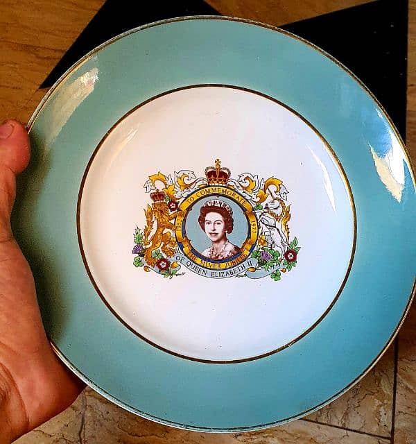 BEAUTIFUL VINTAGE PLATES 2