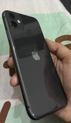 IPHONE 11 84BH 10/10 with charger