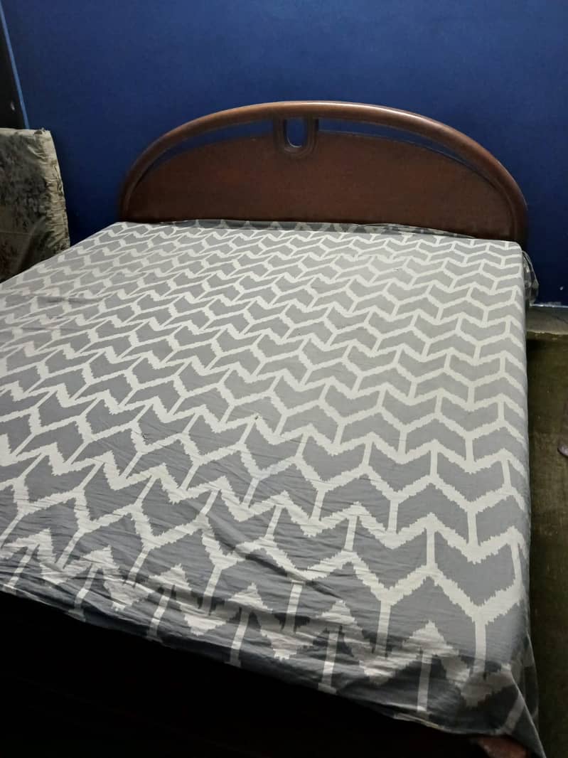 Double bed with mattress Rs. 30,000 Location DHA karachi 1