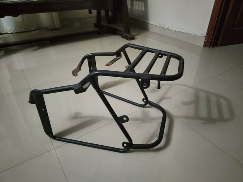 Honda cb150f custom made carier and frame for side boxes 3