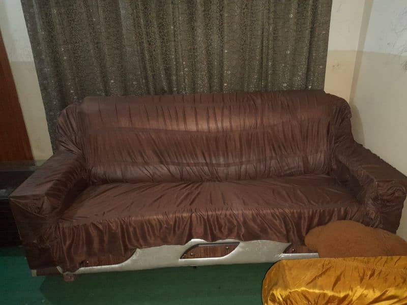 5 seat sofa. 5