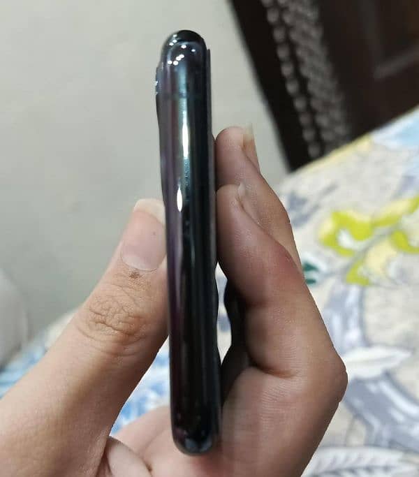 IPhone 11 pro max only msg on WhatsApp 03244863890 4