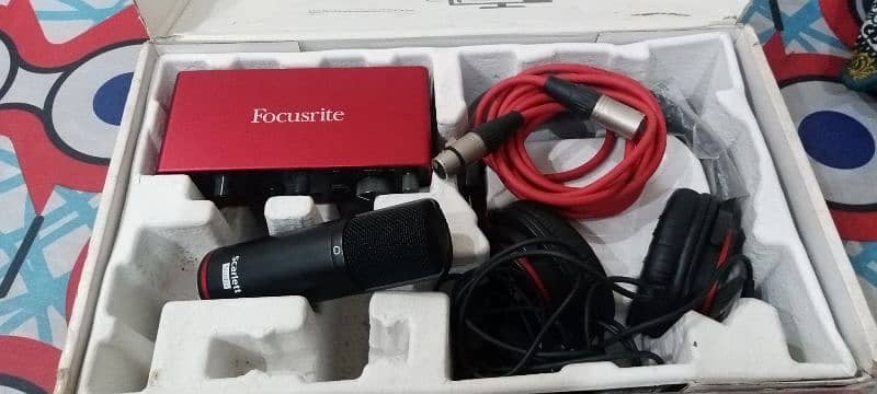 Focusrite 2i2 Studio Setup 3rd Gen Like New 10 by 10 4