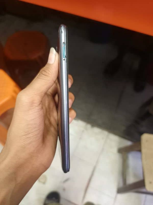 Infinix Hot 8    4/64 3