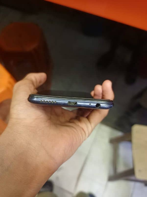 Infinix Hot 8    4/64 4