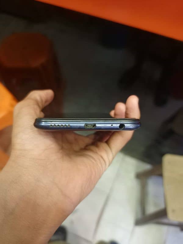 Infinix Hot 8    4/64 5