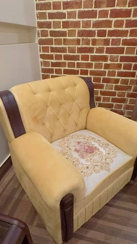 5 seater Beautiful sofa set molty foam 7