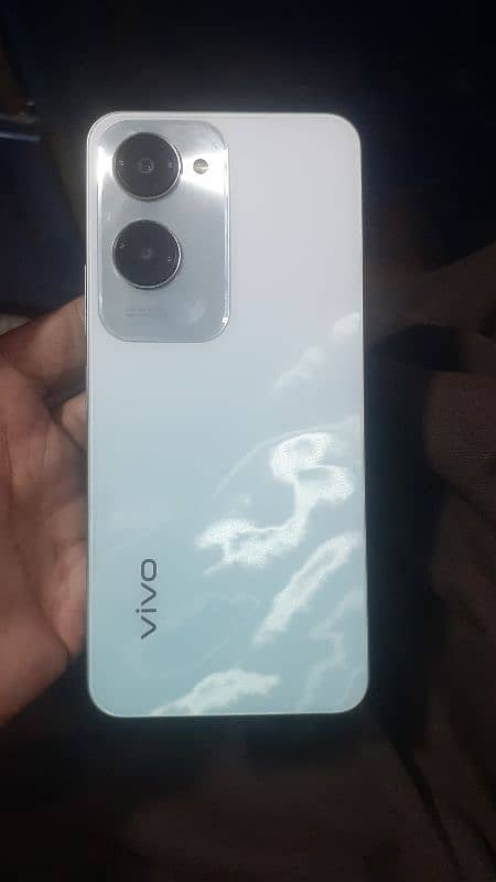 Vivo y18 4/128gb 10by10 10month wrnty 1