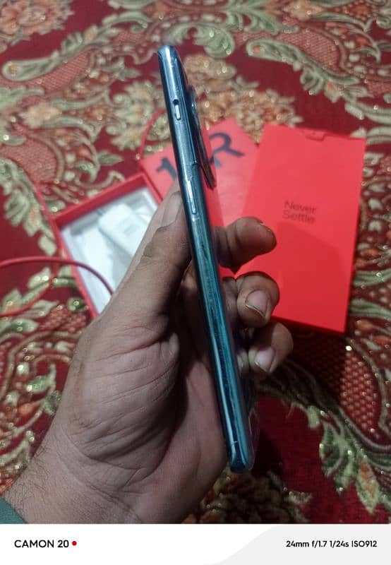 OnePlus 11R Red Add Ache se add parh le 14