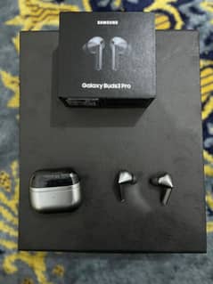 Samsung Galaxy buds 3 pro new mint condition with charging cable