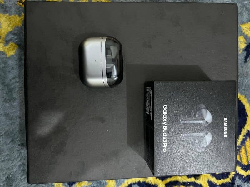 Samsung Galaxy buds 3 pro new mint condition with charging cable 1