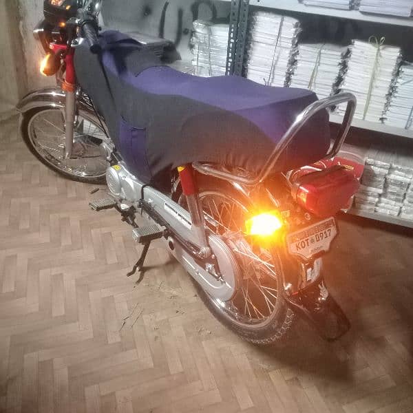 Honda CD 70 Karachi number excellent and original condition everything 10