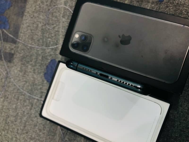 iphone 11pro max 64 gb single sim pta approved  with box factory unloc 2