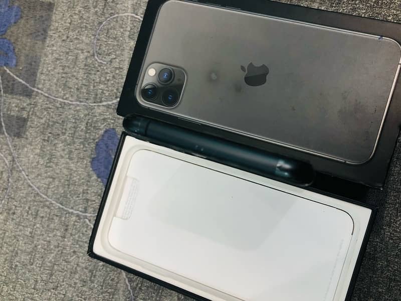 iphone 11pro max 64 gb single sim pta approved  with box factory unloc 4