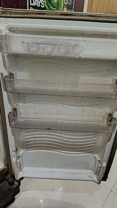 Dawlance refrigerator for sale in reasonable price 2