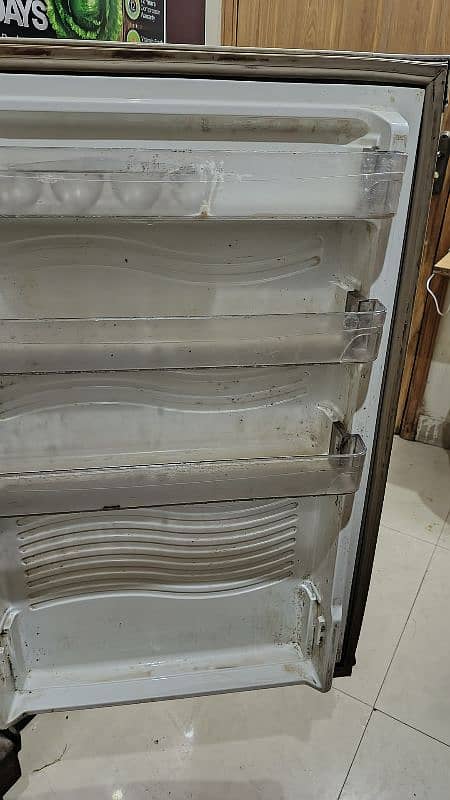 Dawlance refrigerator for sale in reasonable price 3