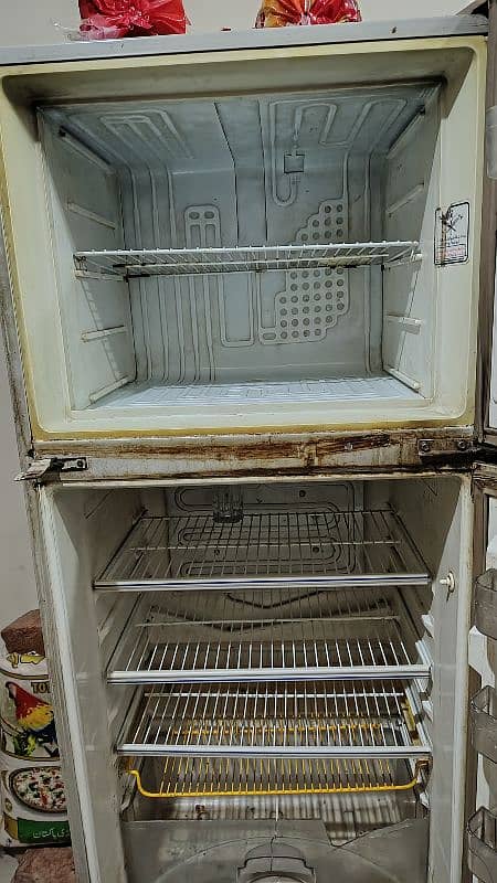 Dawlance refrigerator for sale in reasonable price 5