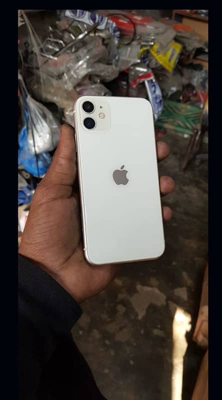 Exchange iPhone 11 all ok factory unlock 10/10 condition all ok 0