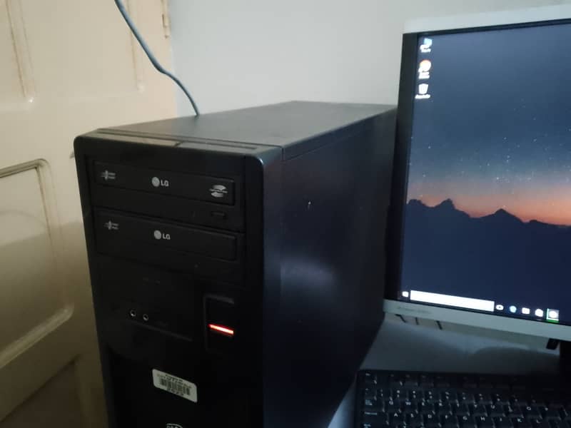 Gaming Pc Core i5 4th Gen, Gtx 960 2gb Nvidia With Monitor 24 inch 1