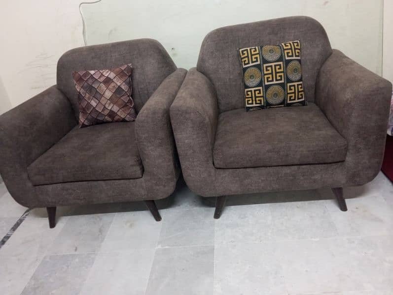 5 seeter sofa for sale 0