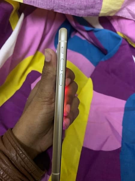 Iphone 11 64gb j. v bh 100 % white color 4