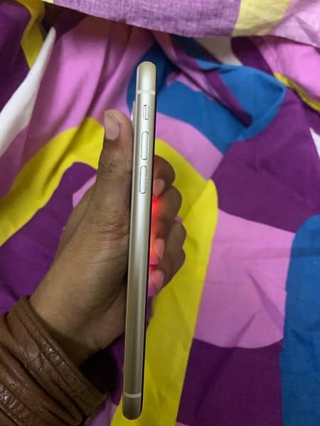 Iphone 11 64gb j. v bh 100 % white color 5