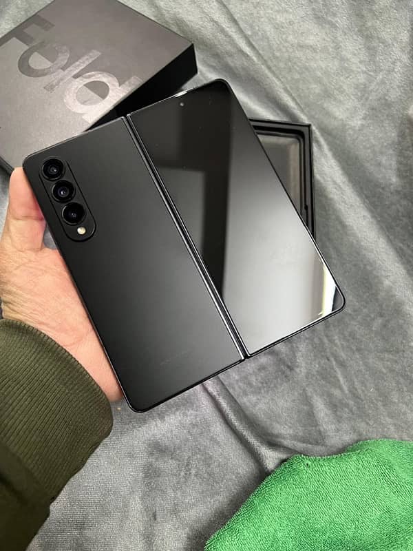 Samsung Galaxy Z Fold 4 2