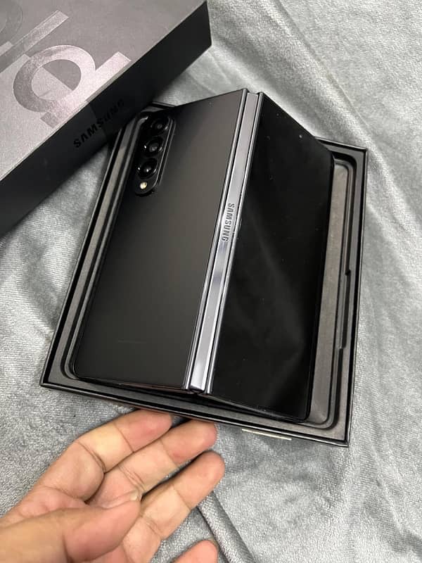 Samsung Galaxy Z Fold 4 3