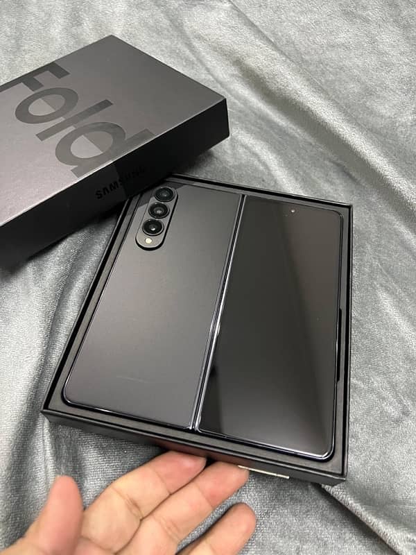 Samsung Galaxy Z Fold 4 4