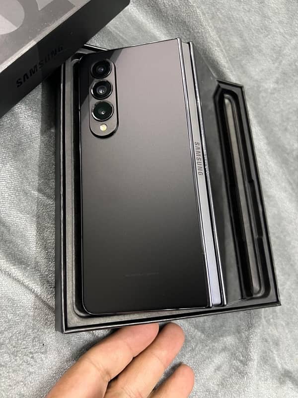 Samsung Galaxy Z Fold 4 6