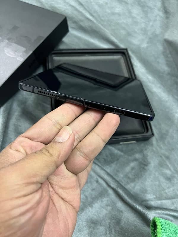 Samsung Galaxy Z Fold 4 7