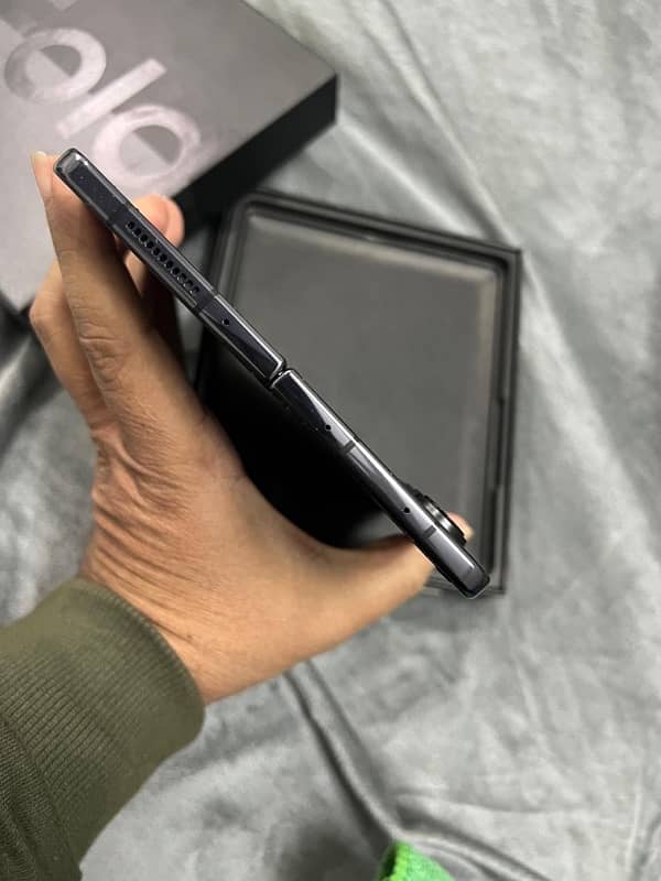 Samsung Galaxy Z Fold 4 8