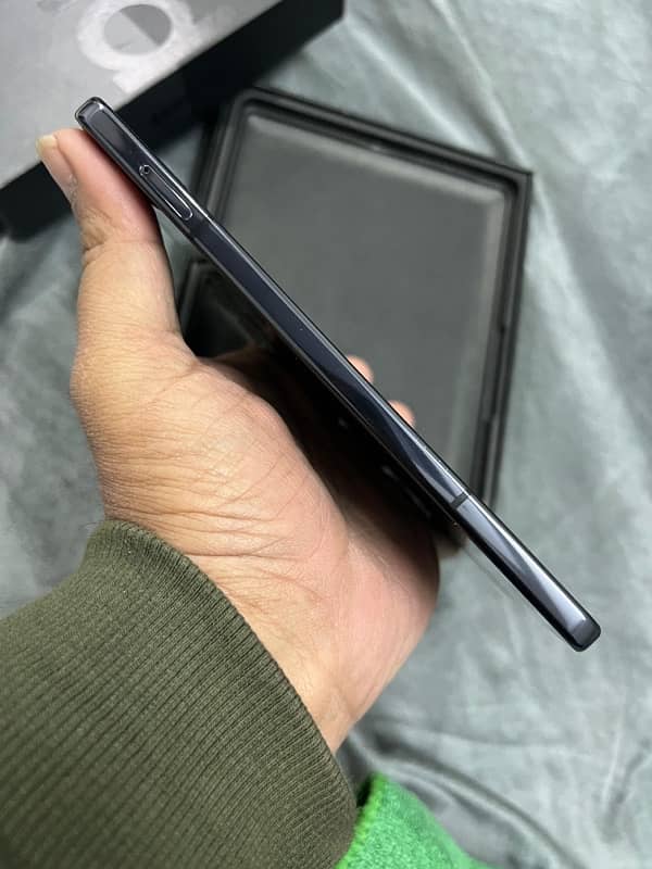 Samsung Galaxy Z Fold 4 11