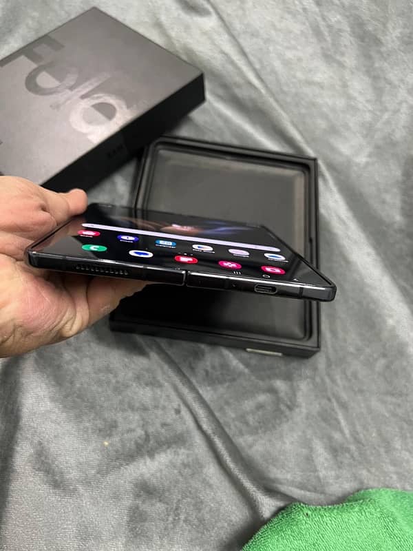 Samsung Galaxy Z Fold 4 12