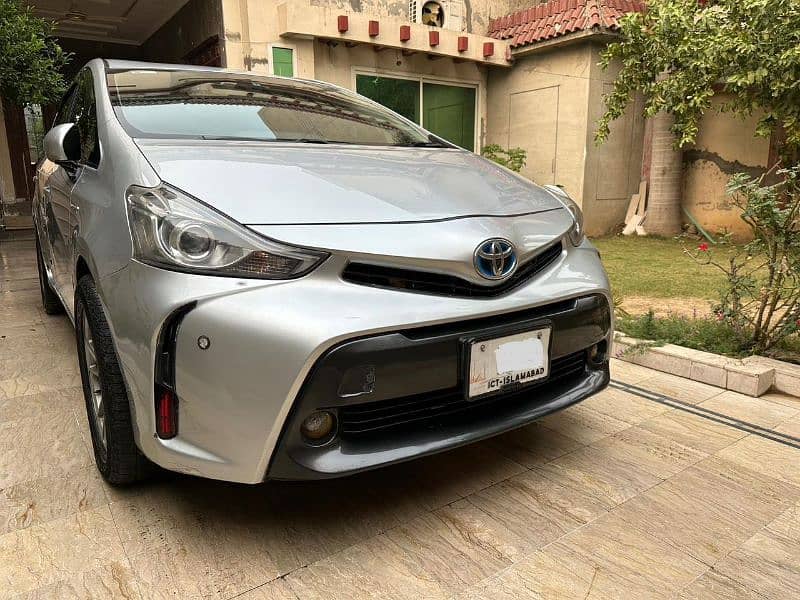 Toyota Prius Alpha 2014 uplift new shape 1