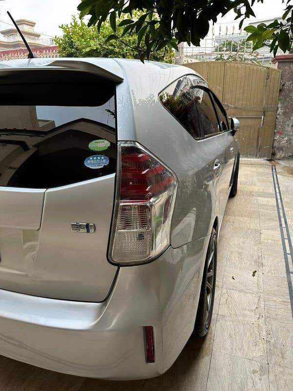 Toyota Prius Alpha 2014 uplift new shape 7