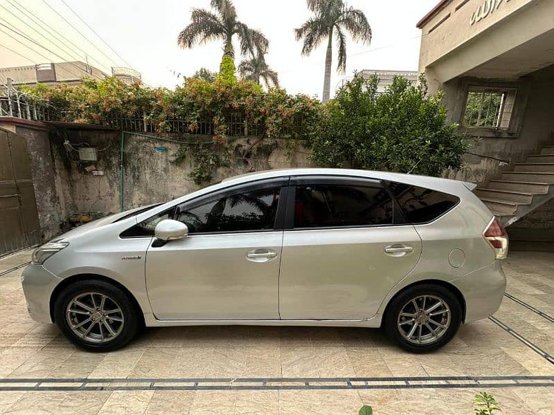 Toyota Prius Alpha 2014 uplift new shape 8