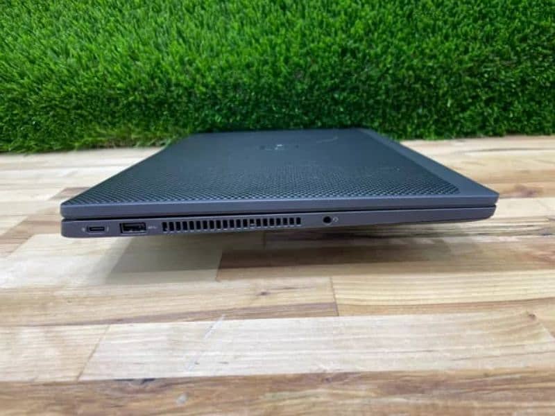 Dell Latitude 7520 Quadcore/   11th Gen  Intel Core i5-( 1135G7 ) 7