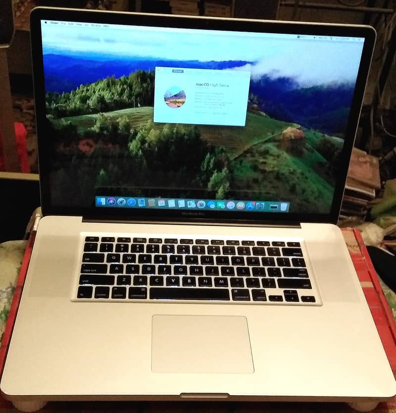 Macbook Pro 17 inch 2010 6gb/500gb Dual Graphics Cards 10/10 Condition 0