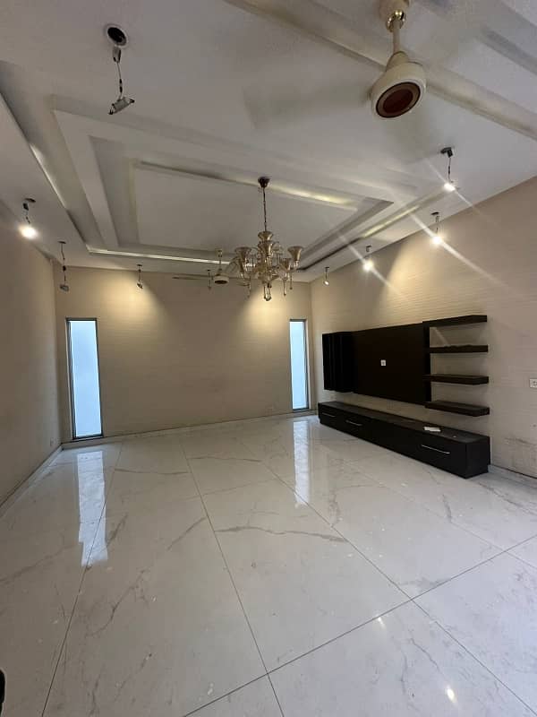 1 Kanal Beautiful Upper Portion Available For Rent 9