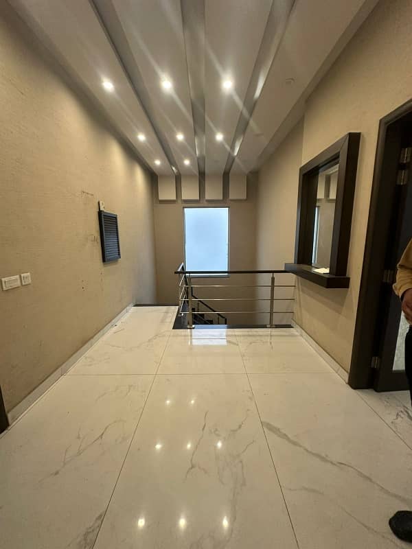 1 Kanal Beautiful Upper Portion Available For Rent 10