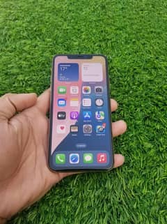 IPhone11 Pro Max(64Gb) lush con. . factory unlock WhatsApp(03274117805)