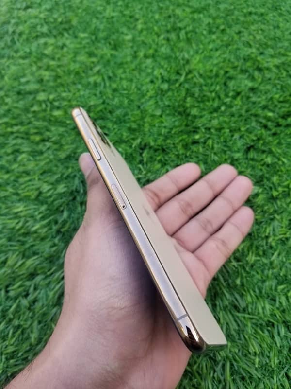 IPhone11 Pro Max(64Gb)Gold colour factory unlock WhatsApp(03274117805) 7