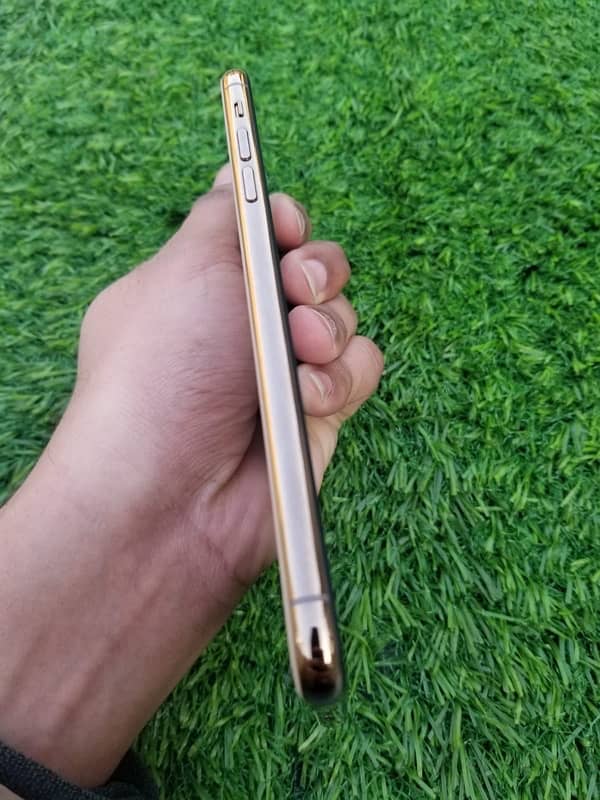 IPhone11 Pro Max(64Gb)Gold colour factory unlock WhatsApp(03274117805) 8