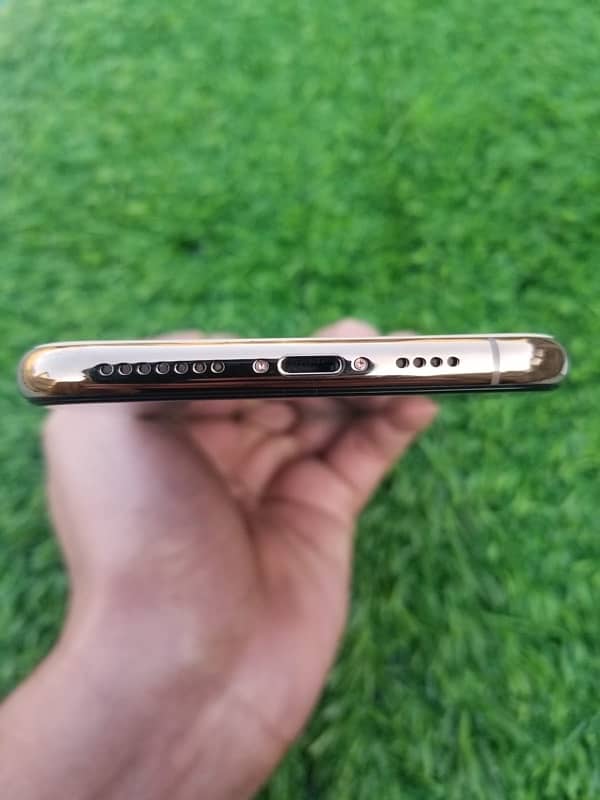 IPhone11 Pro Max(64Gb)Gold colour factory unlock WhatsApp(03274117805) 10