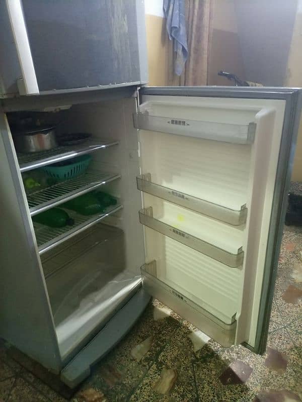 Dawlance jumbo fridge in lalukhet plz add details parhen 1