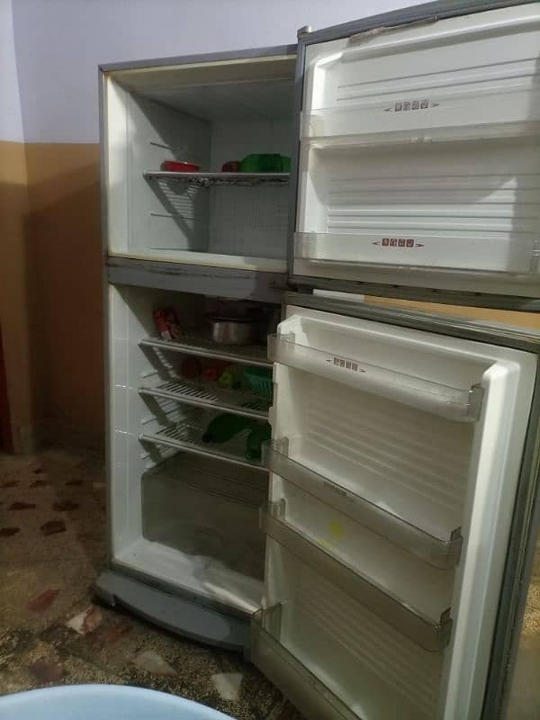 Dawlance jumbo fridge in lalukhet plz add details parhen 4