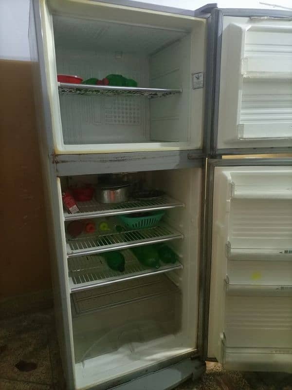 Dawlance jumbo fridge in lalukhet plz add details parhen 5