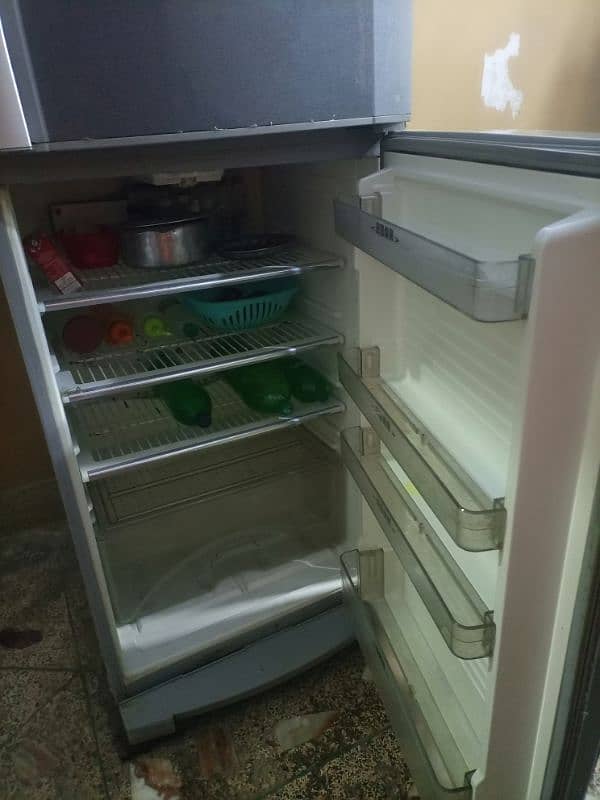 Dawlance jumbo fridge in lalukhet plz add details parhen 6