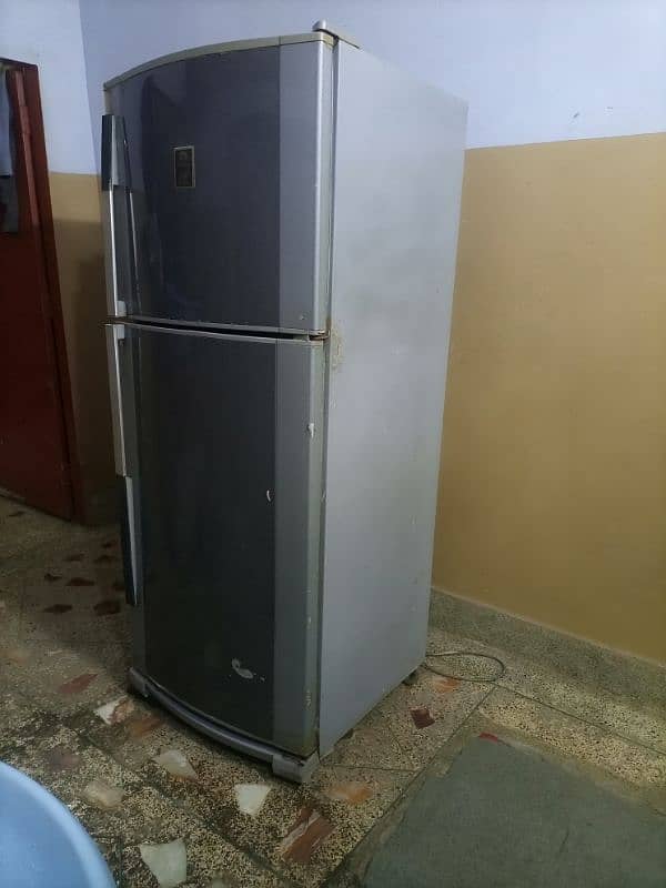 Dawlance jumbo fridge in lalukhet plz add details parhen 8